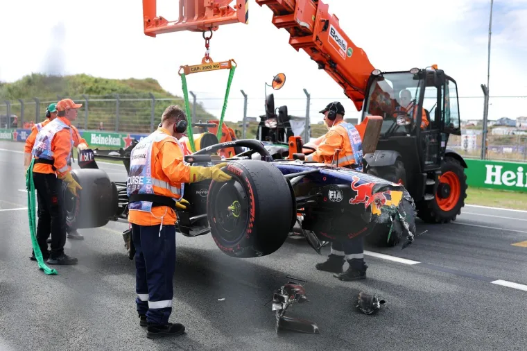 Stravičan sudar u prvom krugu! Verstappen imao te&scaron;ku nesreću, pogledajte ove scene