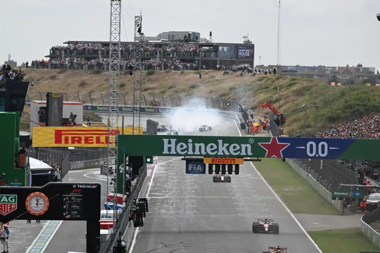 Stravičan sudar u prvom krugu! Verstappen imao te&scaron;ku nesreću, pogledajte ove scene