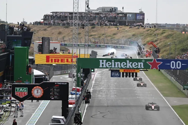 Stravičan sudar u prvom krugu! Verstappen imao te&scaron;ku nesreću, pogledajte ove scene