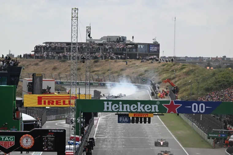 Stravičan sudar u prvom krugu! Verstappen imao te&scaron;ku nesreću, pogledajte ove scene
