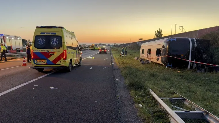 Stravični prizori s nizozemske autoceste nakon sudara autobusa i dostavnog vozila