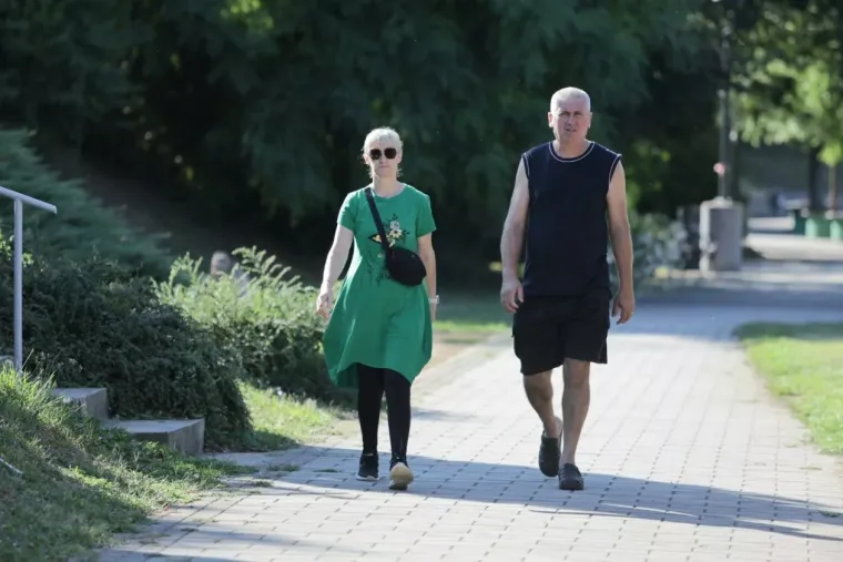 Karizmatične Međimurke odmarale uz Muru: Plavokosa djevojka u smeđem kompletiću osvojila &scaron;etnicu