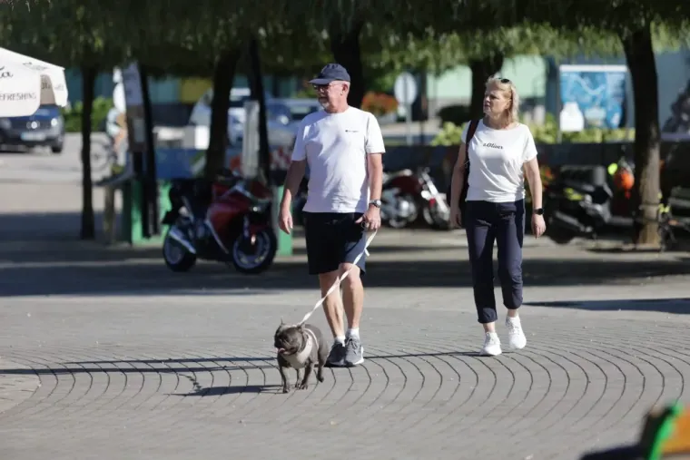 Karizmatične Međimurke odmarale uz Muru: Plavokosa djevojka u smeđem kompletiću osvojila &scaron;etnicu