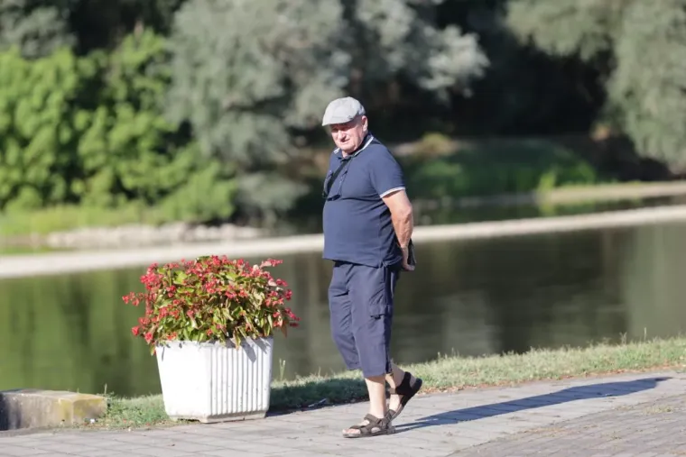 Karizmatične Međimurke odmarale uz Muru: Plavokosa djevojka u smeđem kompletiću osvojila &scaron;etnicu