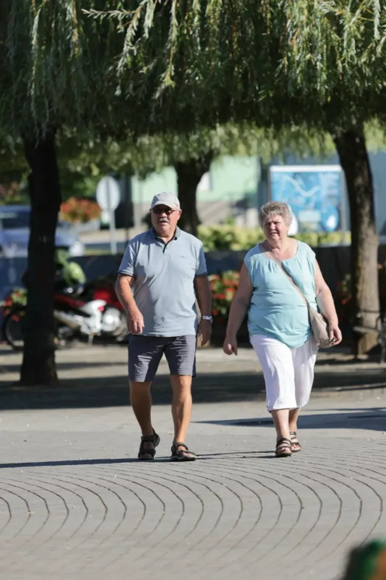 Karizmatične Međimurke odmarale uz Muru: Plavokosa djevojka u smeđem kompletiću osvojila &scaron;etnicu