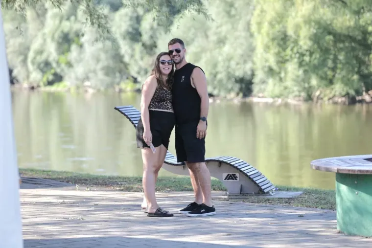 Karizmatične Međimurke odmarale uz Muru: Plavokosa djevojka u smeđem kompletiću osvojila &scaron;etnicu
