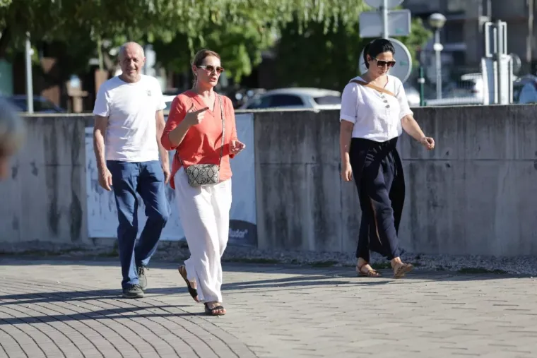 Karizmatične Međimurke odmarale uz Muru: Plavokosa djevojka u smeđem kompletiću osvojila &scaron;etnicu