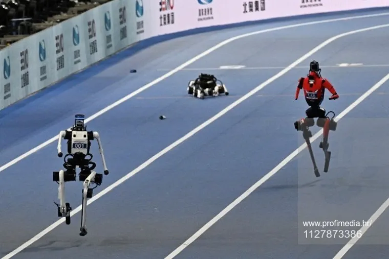 Budućnost je stigla, ali na nosilima: Urnebesni prizori s Igara robota obi&scaron;li svijet