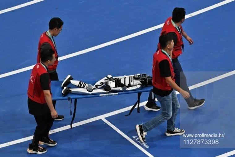 Budućnost je stigla, ali na nosilima: Urnebesni prizori s Igara robota obi&scaron;li svijet