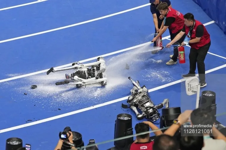 Budućnost je stigla, ali na nosilima: Urnebesni prizori s Igara robota obi&scaron;li svijet