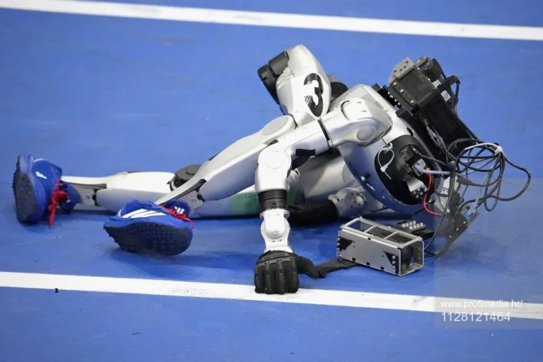 Budućnost je stigla, ali na nosilima: Urnebesni prizori s Igara robota obi&scaron;li svijet