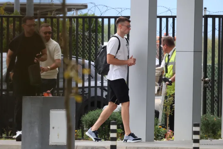 Objavljene ekskluzivne fotografije! Livaković poletio prema Barceloni, Romano potvrdio posao