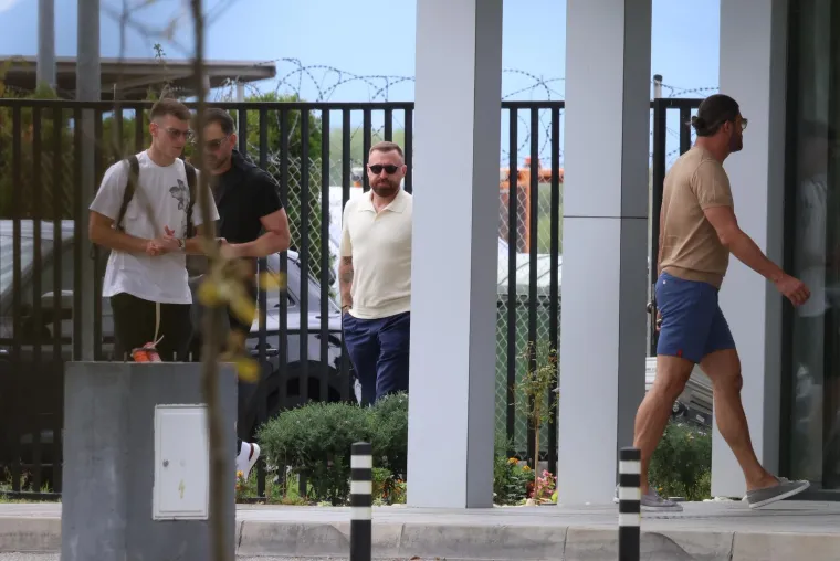 Objavljene ekskluzivne fotografije! Livaković poletio prema Barceloni, Romano potvrdio posao