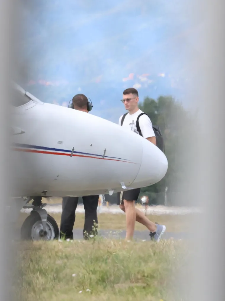 Objavljene ekskluzivne fotografije! Livaković poletio prema Barceloni, Romano potvrdio posao