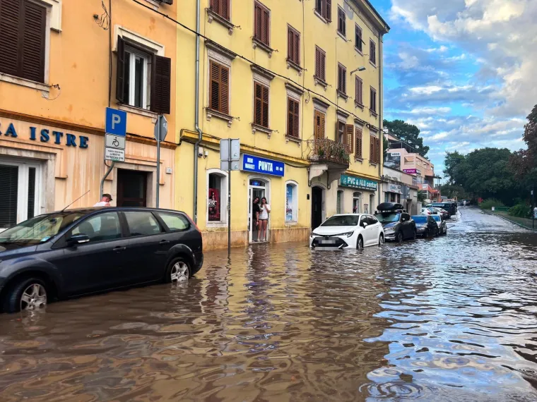 Jako nevrijeme pogodilo Istru, vatrogasci imali pedesetak intervencija: 'Najgore je bilo u tri grada'