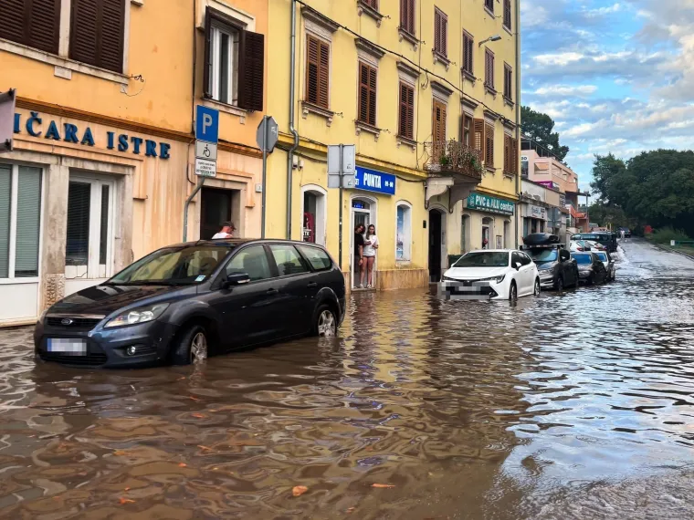 Jako nevrijeme pogodilo Istru, vatrogasci imali pedesetak intervencija: 'Najgore je bilo u tri grada'