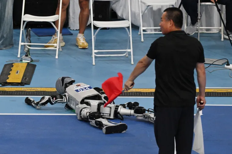 Budućnost je stigla, ali na nosilima: Urnebesni prizori s Igara robota obi&scaron;li svijet