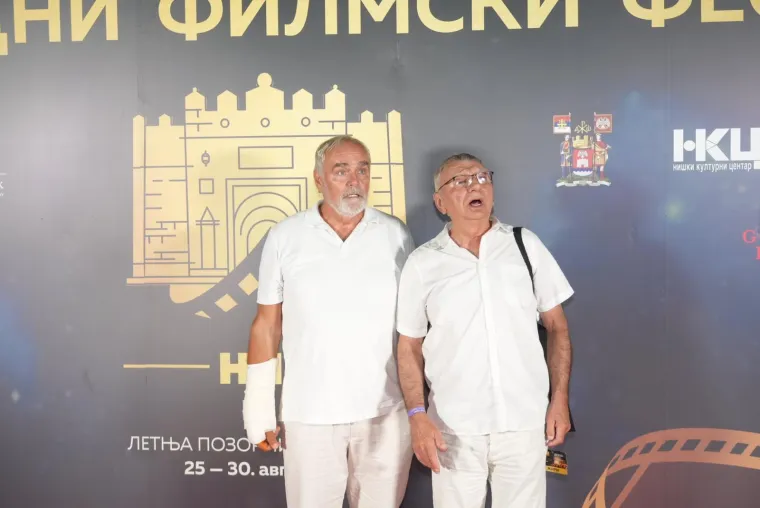 Jean-Claude Van Damme u Srbiji uživa u dru&scaron;tvu kontroverzne voditeljice i 'kralja' narodnjaka