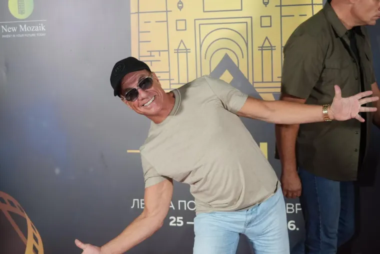 Jean-Claude Van Damme u Srbiji uživa u dru&scaron;tvu kontroverzne voditeljice i 'kralja' narodnjaka