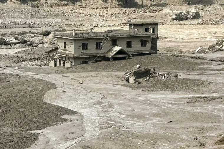 Apokaliptične scene nakon bujičnih poplava u Nepalu: U ovom blatu nestalo je vi&scaron;e od 400 ljudi