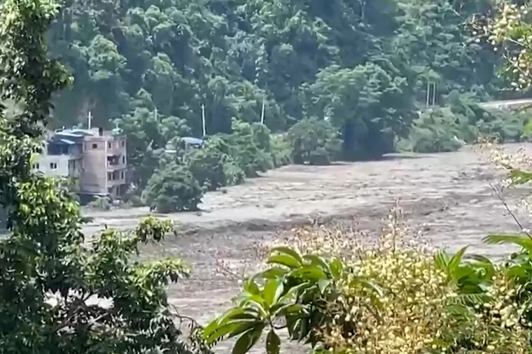 Apokaliptične scene nakon bujičnih poplava u Nepalu: U ovom blatu nestalo je vi&scaron;e od 400 ljudi