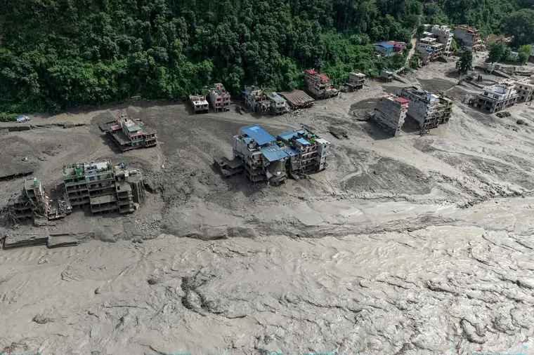Apokaliptične scene nakon bujičnih poplava u Nepalu: U ovom blatu nestalo je vi&scaron;e od 400 ljudi