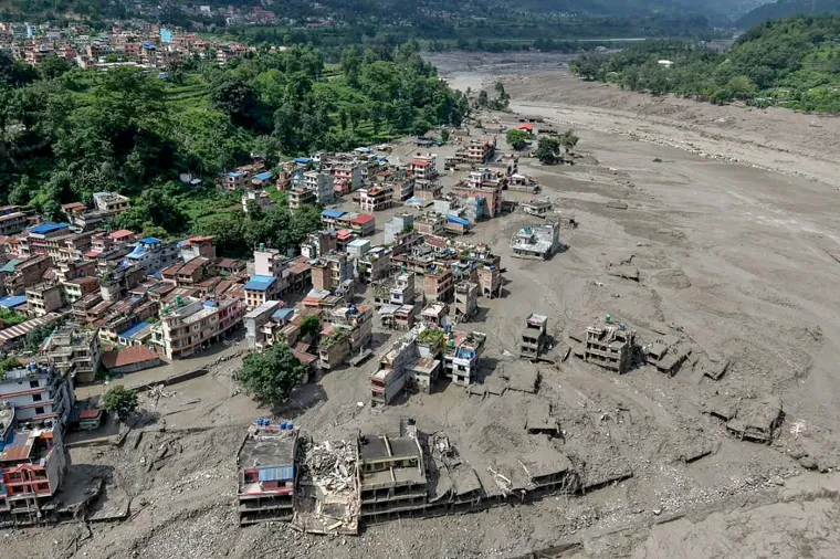 Apokaliptične scene nakon bujičnih poplava u Nepalu: U ovom blatu nestalo je vi&scaron;e od 400 ljudi