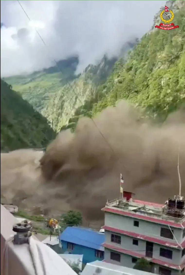 Apokaliptične scene nakon bujičnih poplava u Nepalu: U ovom blatu nestalo je vi&scaron;e od 400 ljudi