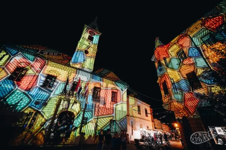Nisu trebale pozornicu da bi ukrale kadar: Dvije zgodne plavu&scaron;e uživale u čarima &Scaron;pancirfesta