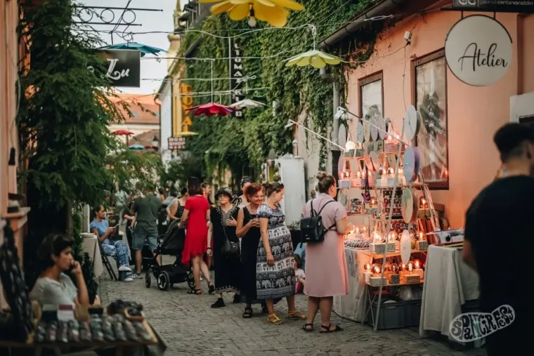 Nisu trebale pozornicu da bi ukrale kadar: Dvije zgodne plavu&scaron;e uživale u čarima &Scaron;pancirfesta