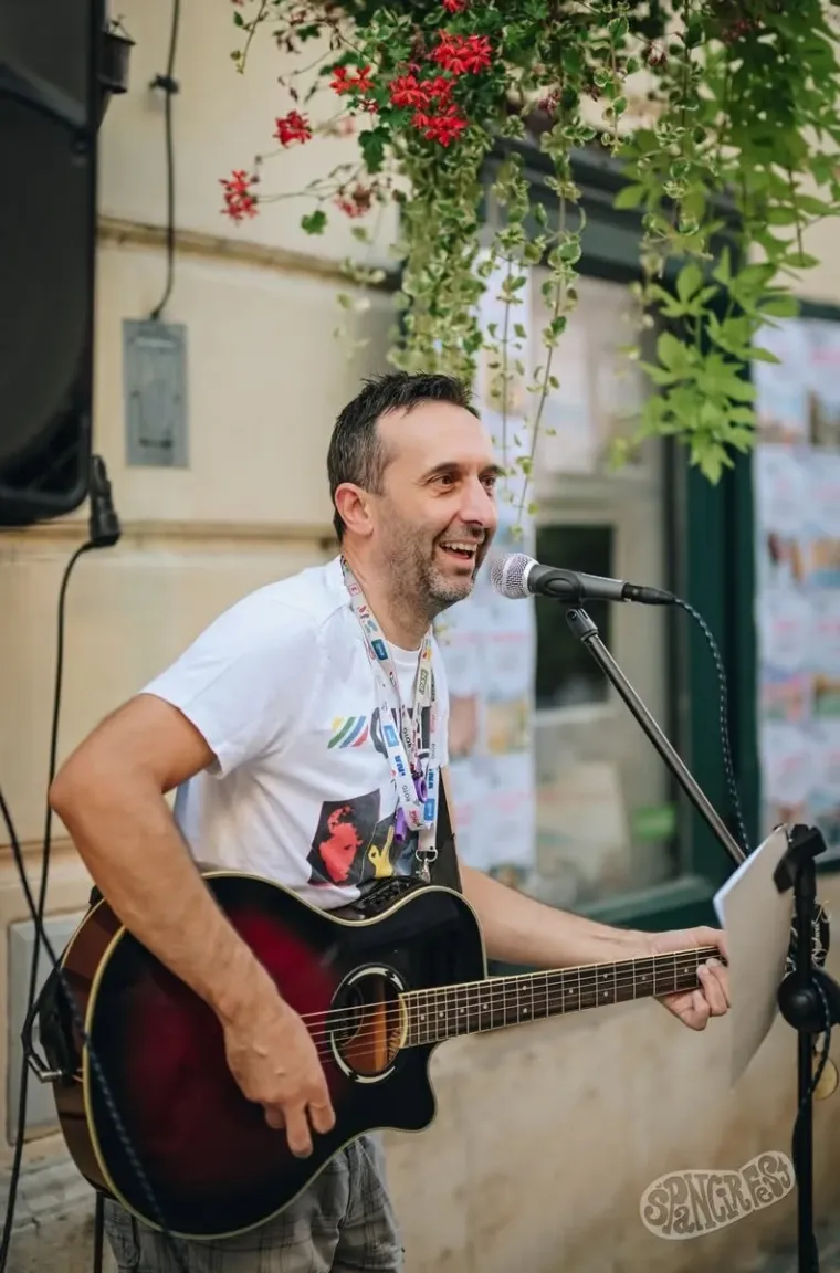 Nisu trebale pozornicu da bi ukrale kadar: Dvije zgodne plavu&scaron;e uživale u čarima &Scaron;pancirfesta