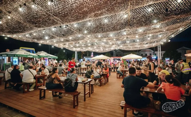 Ovakvu plavu&scaron;u te&scaron;ko je ne primijetiti: U crvenom topu ukrala pažnju na &Scaron;pancirfestu