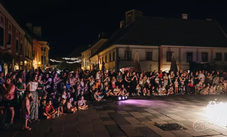 Ovakvu plavu&scaron;u te&scaron;ko je ne primijetiti: U crvenom topu ukrala pažnju na &Scaron;pancirfestu
