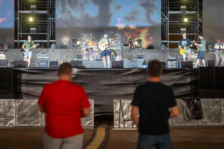 'Slavonijo zlatna ti si': Pogledajte kako se Grad heroja priprema za Thompsonov koncert