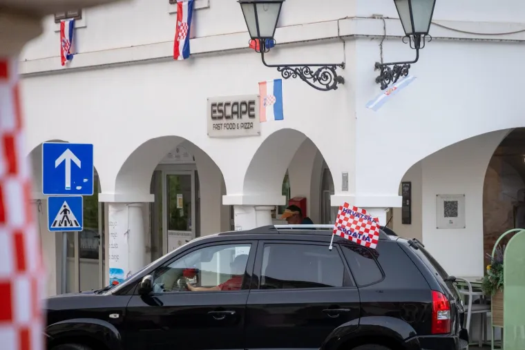 'Slavonijo zlatna ti si': Pogledajte kako se Grad heroja priprema za Thompsonov koncert