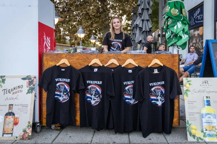 'Slavonijo zlatna ti si': Pogledajte kako se Grad heroja priprema za Thompsonov koncert
