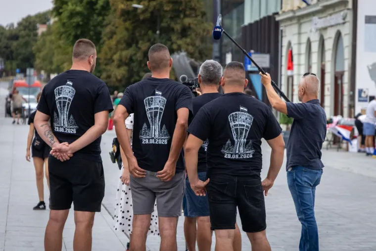 'Slavonijo zlatna ti si': Pogledajte kako se Grad heroja priprema za Thompsonov koncert