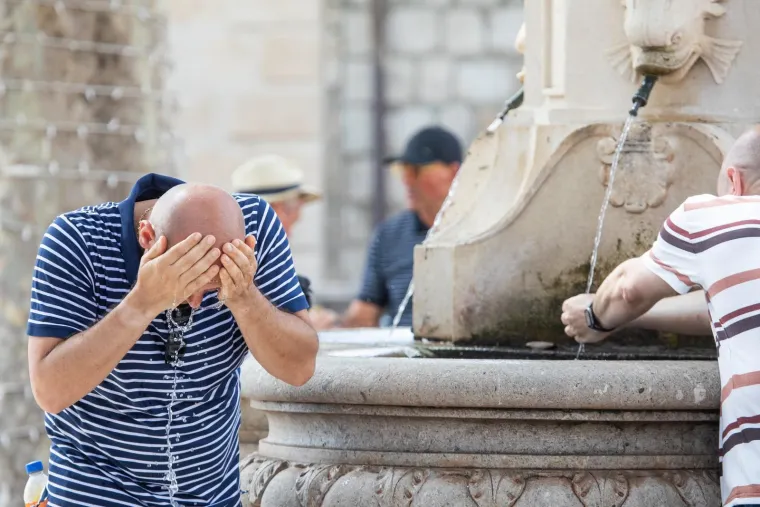 DHMZ izdao ozbiljno upozorenje za jug države: Pogledajte gdje su Dubrovčani prona&scaron;li spas od vrućina