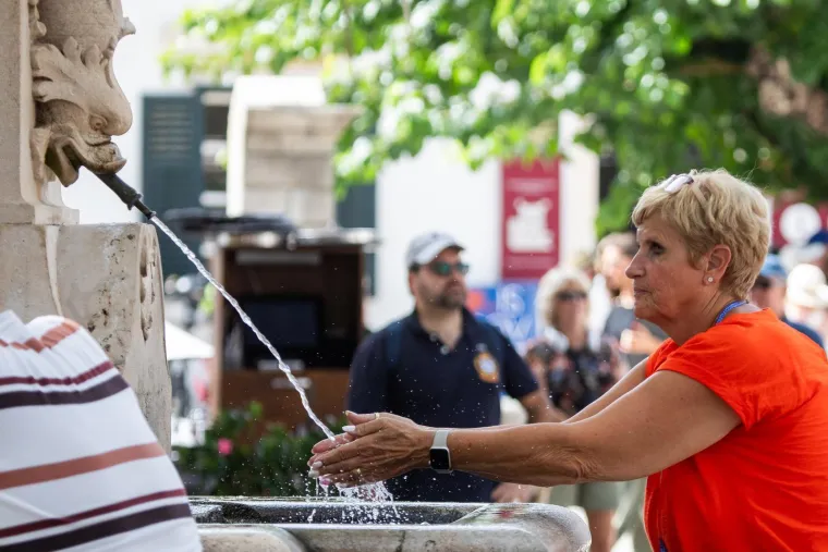 DHMZ izdao ozbiljno upozorenje za jug države: Pogledajte gdje su Dubrovčani prona&scaron;li spas od vrućina