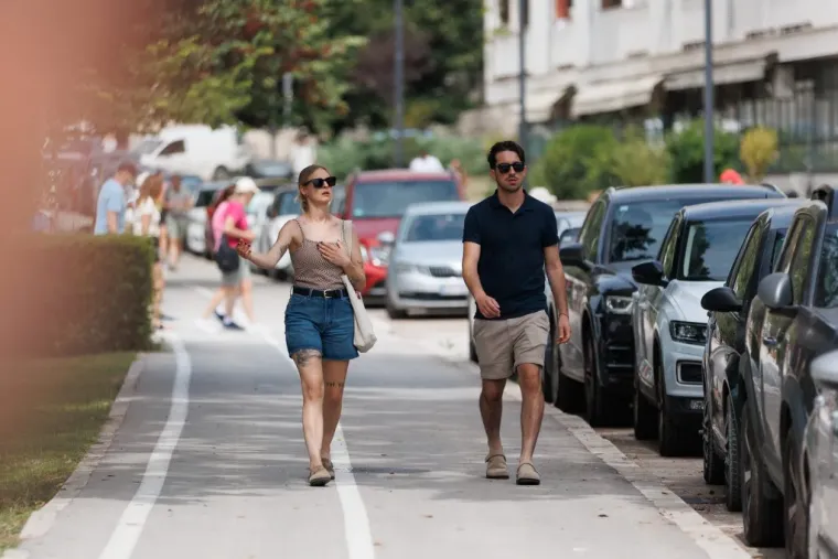 Misteriozna plavu&scaron;a vitkih nogu pro&scaron;etala i sve raspametila, njezina pojava dugo će se pamtiti