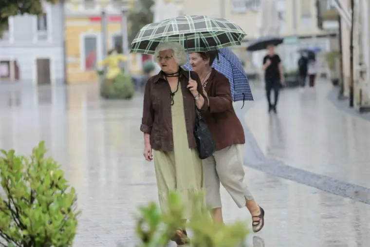 Čakovec vrvio &scaron;etačima unatoč ki&scaron;i, ali jedna dama posebno se istaknula svojim elegantnim stilom