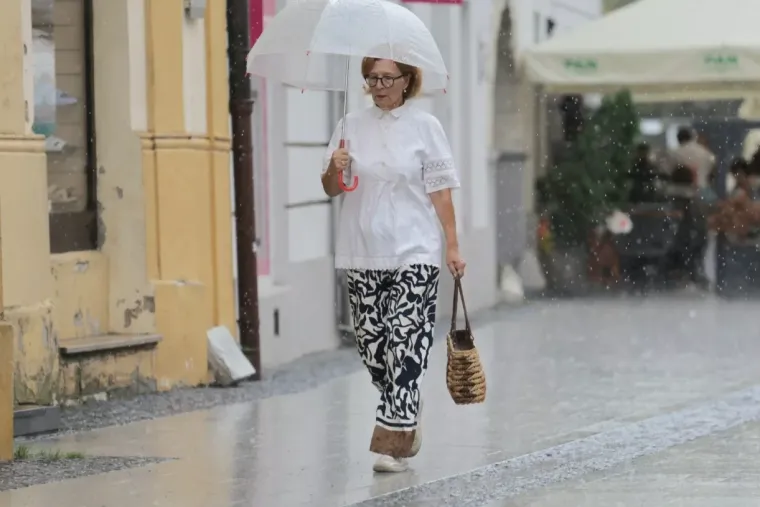 Čakovec vrvio &scaron;etačima unatoč ki&scaron;i, ali jedna dama posebno se istaknula svojim elegantnim stilom