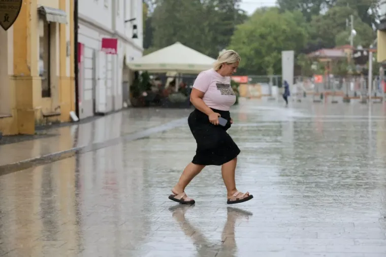 Čakovec vrvio &scaron;etačima unatoč ki&scaron;i, ali jedna dama posebno se istaknula svojim elegantnim stilom