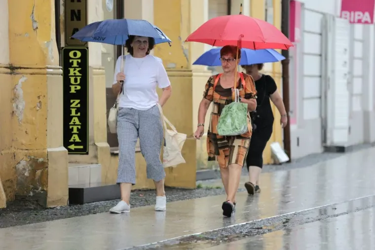 Čakovec vrvio &scaron;etačima unatoč ki&scaron;i, ali jedna dama posebno se istaknula svojim elegantnim stilom
