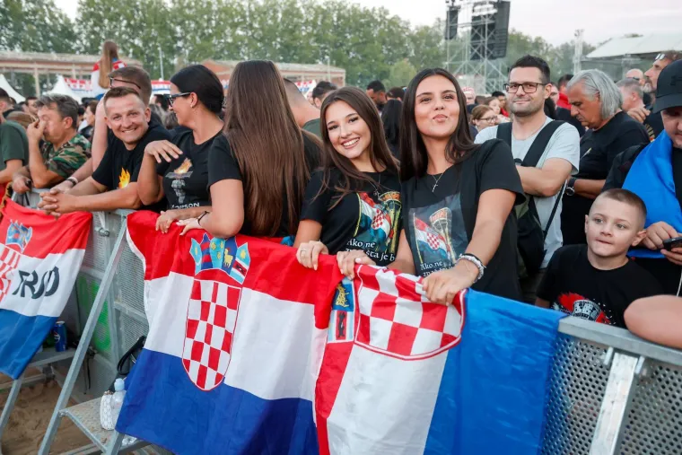 Među tisućama ljudi one su ukrale sve poglede: Svojim izdanjima zasjale su na velikom spektaklu