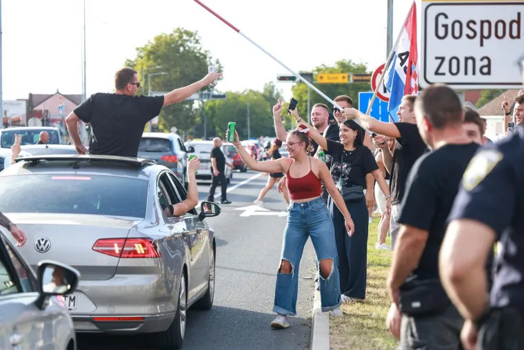 Među tisućama ljudi one su ukrale sve poglede: Svojim izdanjima zasjale su na velikom spektaklu