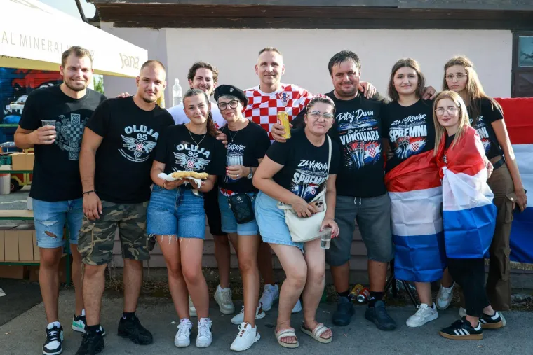 Među tisućama ljudi one su ukrale sve poglede: Svojim izdanjima zasjale su na velikom spektaklu