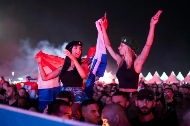 Među tisućama ljudi one su ukrale sve poglede: Svojim izdanjima zasjale su na velikom spektaklu