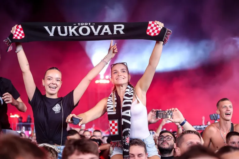 Među tisućama ljudi one su ukrale sve poglede: Svojim izdanjima zasjale su na velikom spektaklu