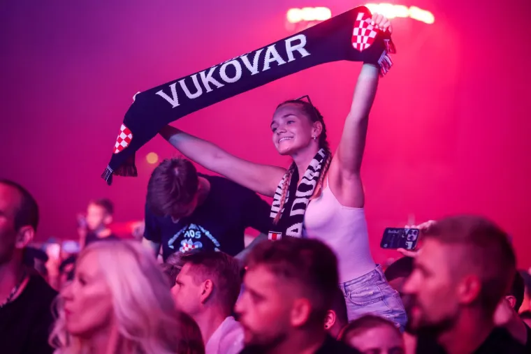 Među tisućama ljudi one su ukrale sve poglede: Svojim izdanjima zasjale su na velikom spektaklu